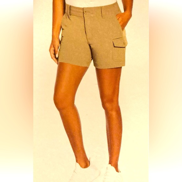 Eddie Bauer Woman's size 14 Khaki Cargo Pocket Shorts NWT, $59.99 MSRP - Picture 1 of 6